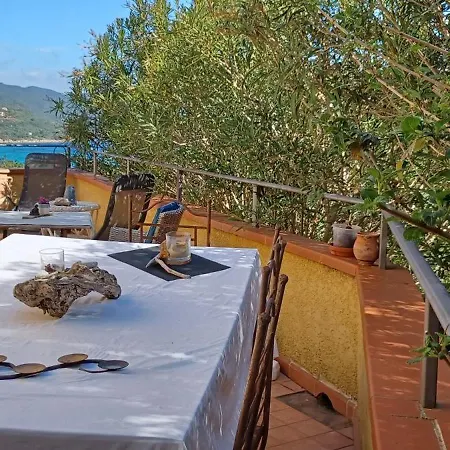 Prázdninový dům Mini-villa Nacres-vue Mer-plage De Favone A Pieds *